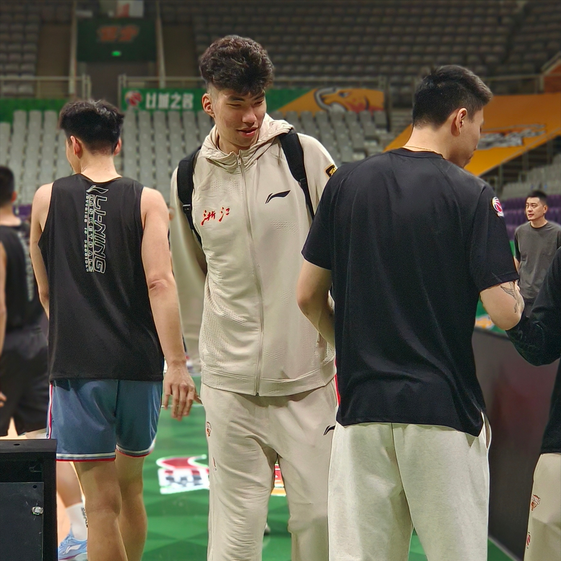 九游登录入口-赛地聚焦：CBA常规赛今晨热度飙升，山东男篮手感冰凉，话题不断，身体对抗强度拉满的简单介绍